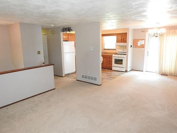4th image of 137 Old Farm Dr