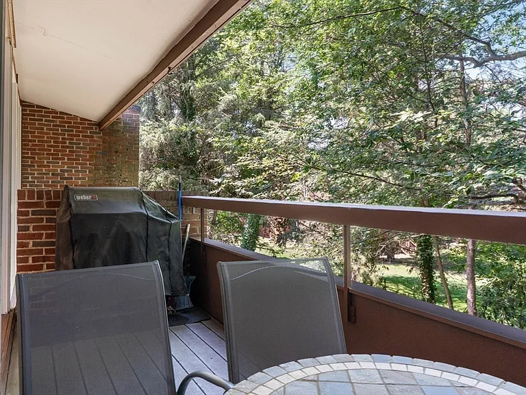 241 Perkins St #H402 — Photo 6