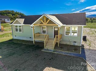662 Beehive Rd, Hendersonville, NC 28792