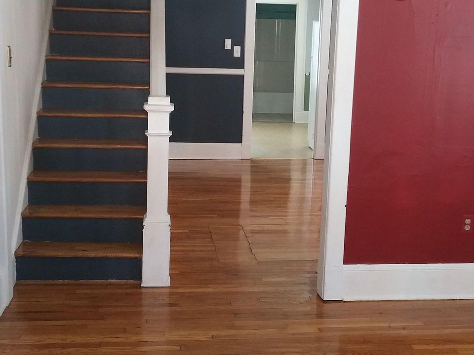2nd image of 237 E Fairfax Ln