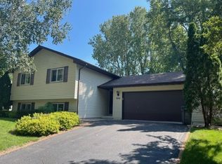 7295 Hunters Run, Eden Prairie, MN 55346