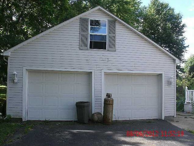 2nd image of 1015 Pryde Ave