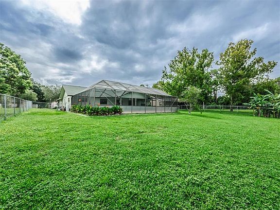 5th image of 3021 Shadow Oaks Dr