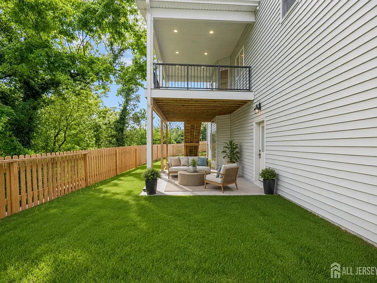 11 Scarlet Dr — Photo 27