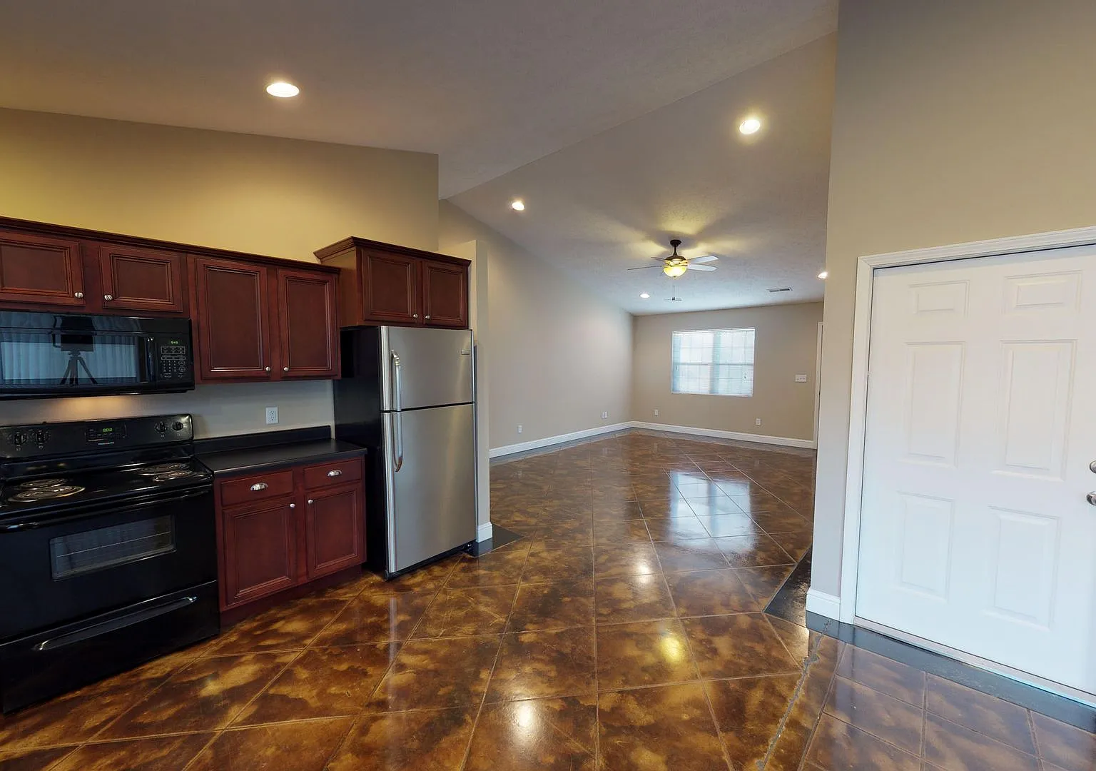 Easterly Luxury — Photo 3