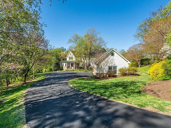 3rd image of 3135 Rocks Farm Ct