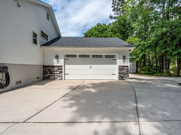 2nd image of 958 Beehive Rd