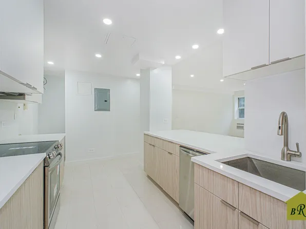 2815 Ocean Parkway image 19 of 32