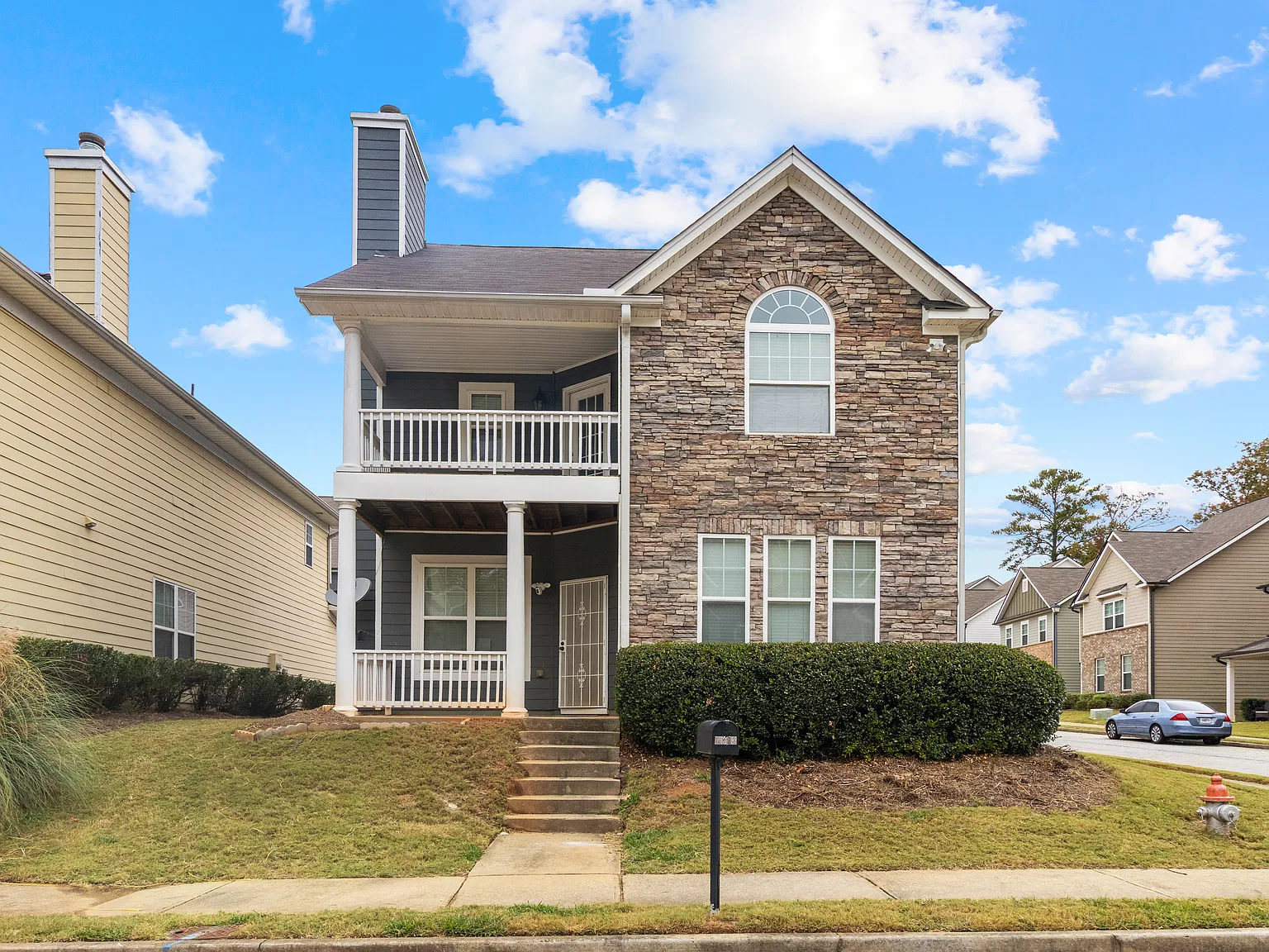 1823 Laurel Green Way — Photo 1