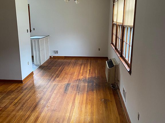 Vintage solid oak wood flooring throughout.