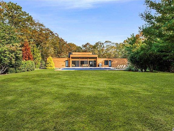 3rd image of 16 Woodland Way