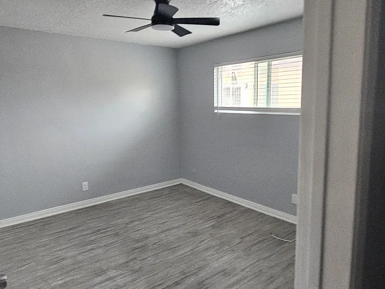 14818 Lemoli Ave #12 — Photo 2