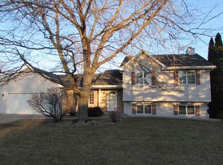 1264 Snowdon Dr, Oshkosh, WI 54904