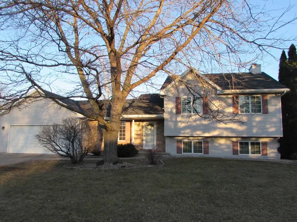 1264 Snowdon Dr, Oshkosh, WI 54904