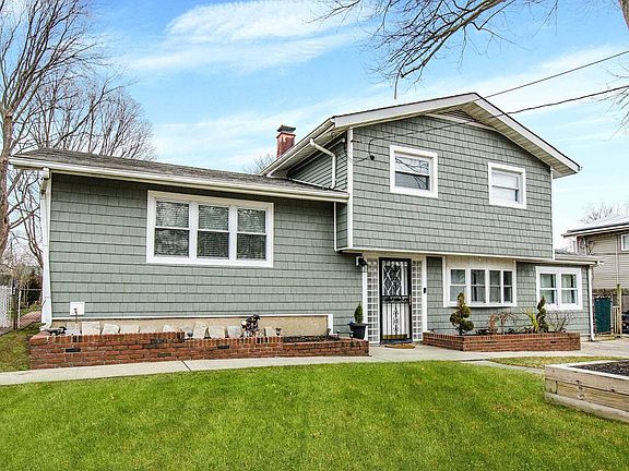 3rd image of 209 Dolce St