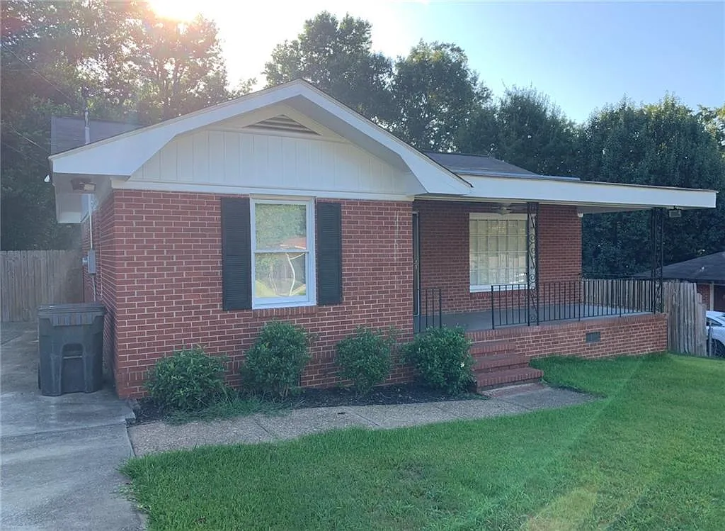 2 bed, 1.0 bath, 988 sqft, $1,200 — Photo 1
