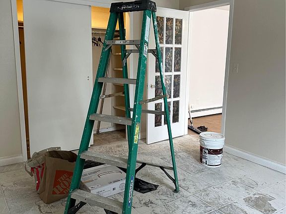 2nd image of 212 Rose Ave Floor 1