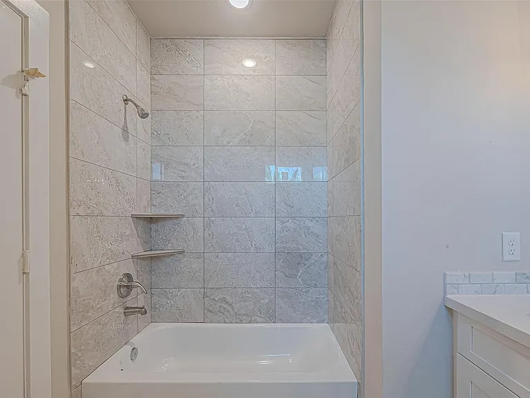 2414 Sam Wilson 1 St — Photo 17