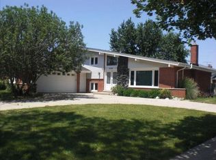 3216 Stewart Dr, Darien, IL