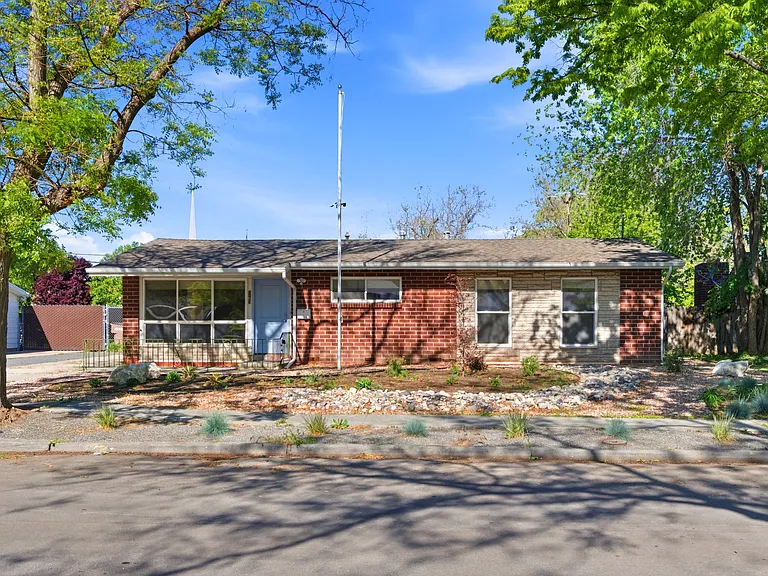 1153 N Buccaneer Dr — Photo 2
