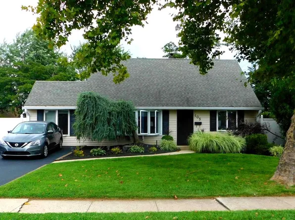 105 Queen Lily Rd, Levittown, PA 19057