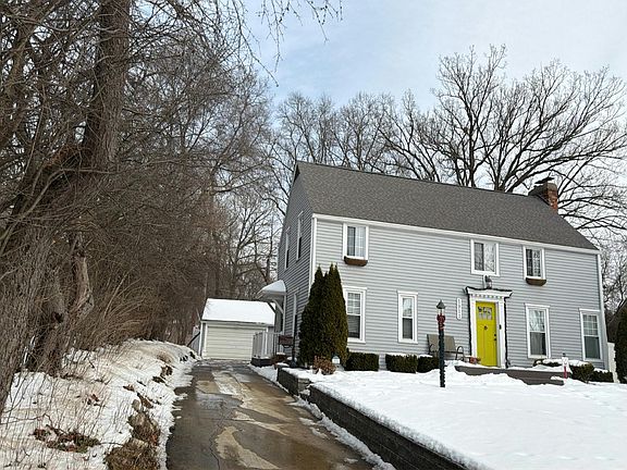 3rd image of 1911 Colchester Rd