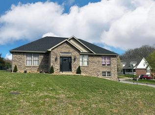 355 Whisper Woods Dr, Somerset, KY