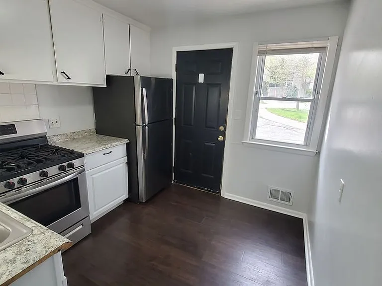 2501-2505 S 44th St. - 8 Unit — Photo 7