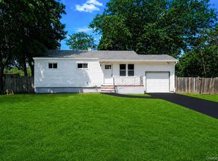 948 Walker Street, Bellport, NY 11713