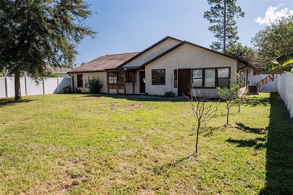 3 bed, 2.0 bath, 1933 sqft, $2,000 — Photo 2