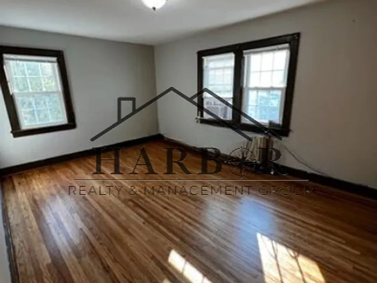 1st Avenue SW Duplex — Photo 15