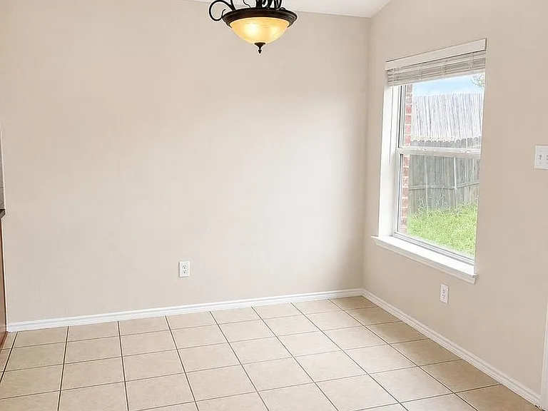 1406 Millbrook Ln — Photo 13