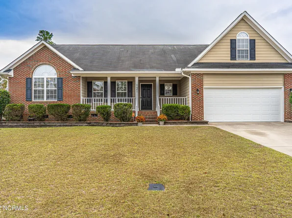 121 Blue Water Dr, Raeford, NC 28376