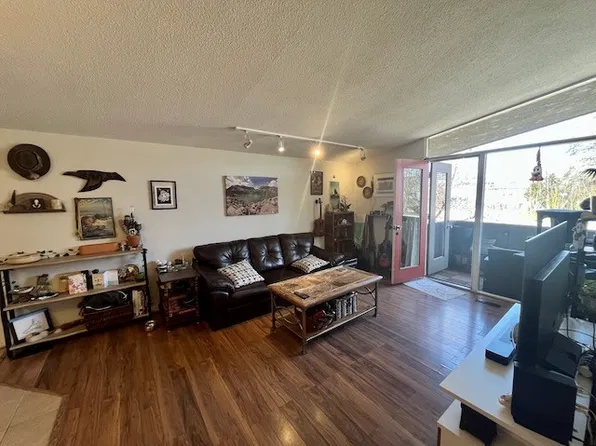 353 Boyce Cres Unit 11, Kelowna, BC V1Y 5Z7