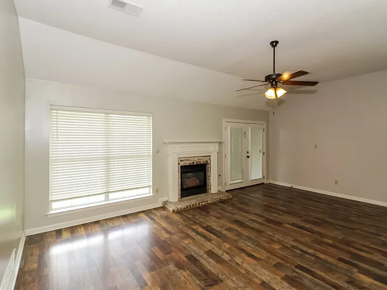 1676 Sandpiper Cv N — Photo 2