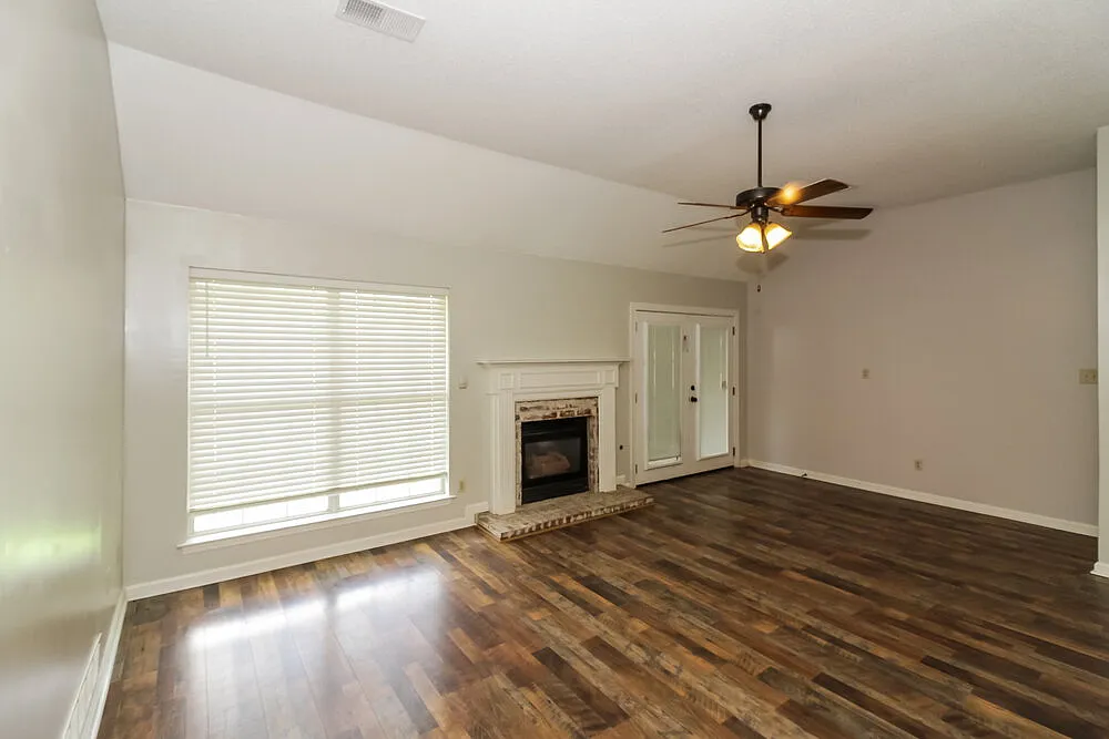 Building Photo - 1676 Sandpiper Cv N