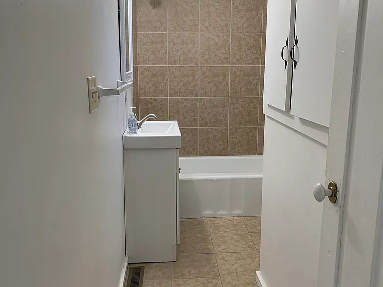 211 Bowerman Rd — Photo 13