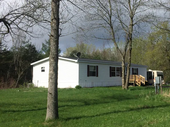 15 Canoe Rd, Grand Isle, VT 05458