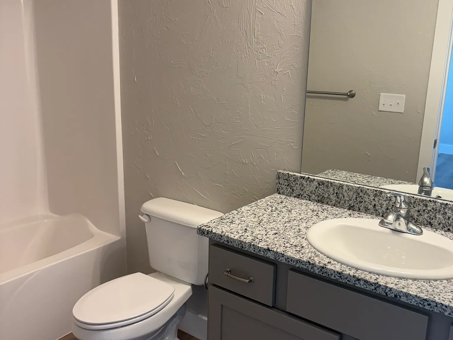 3 bed, 1307 sqft, $1,795 — Photo 2