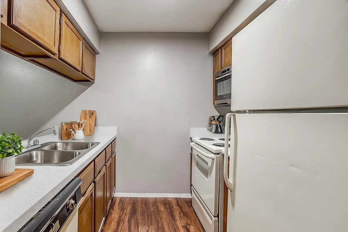 Building Photo - River Ranch Apartments