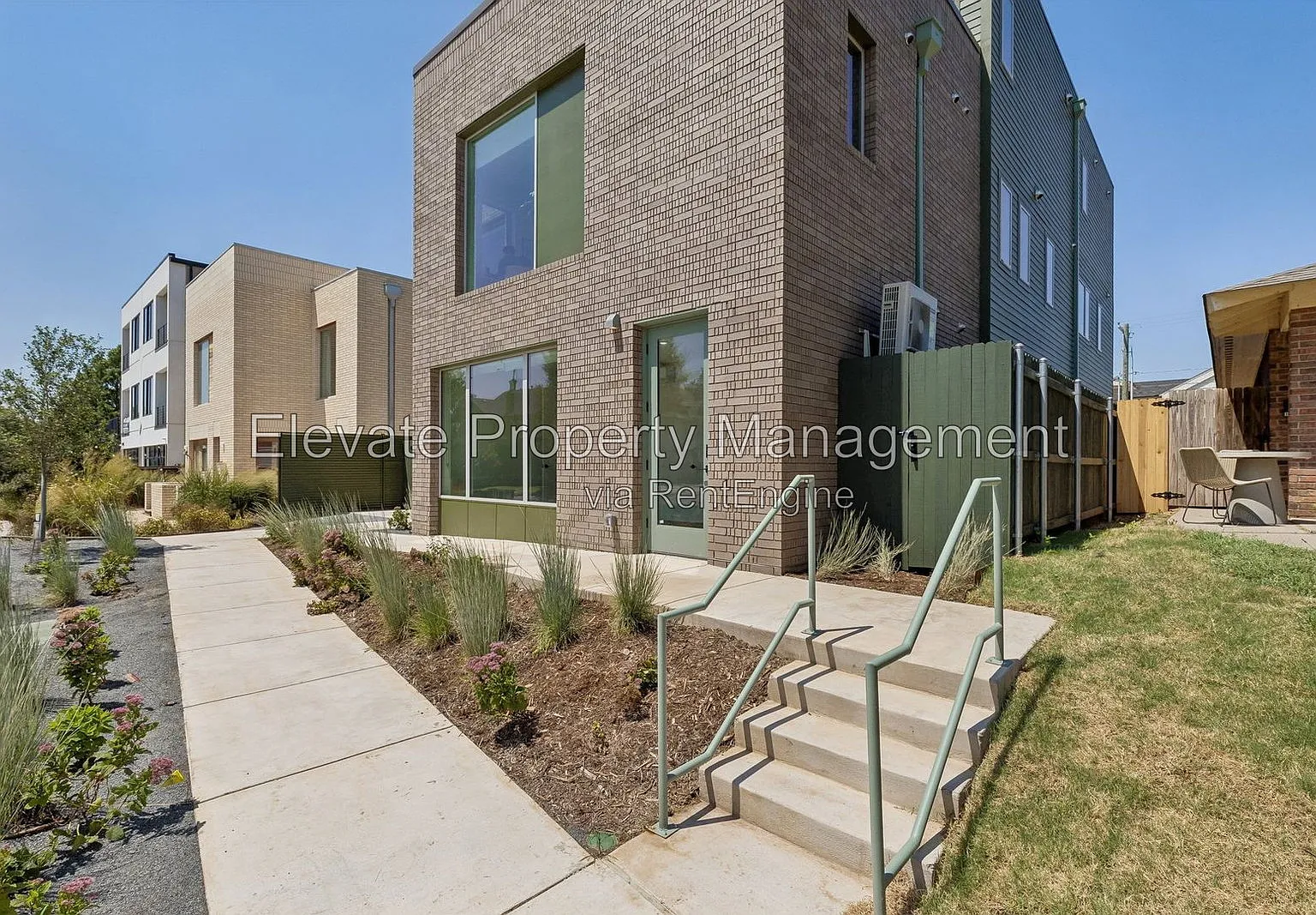 2 bed, 1.0 bath, 898 sqft, $1,850 — Photo 2