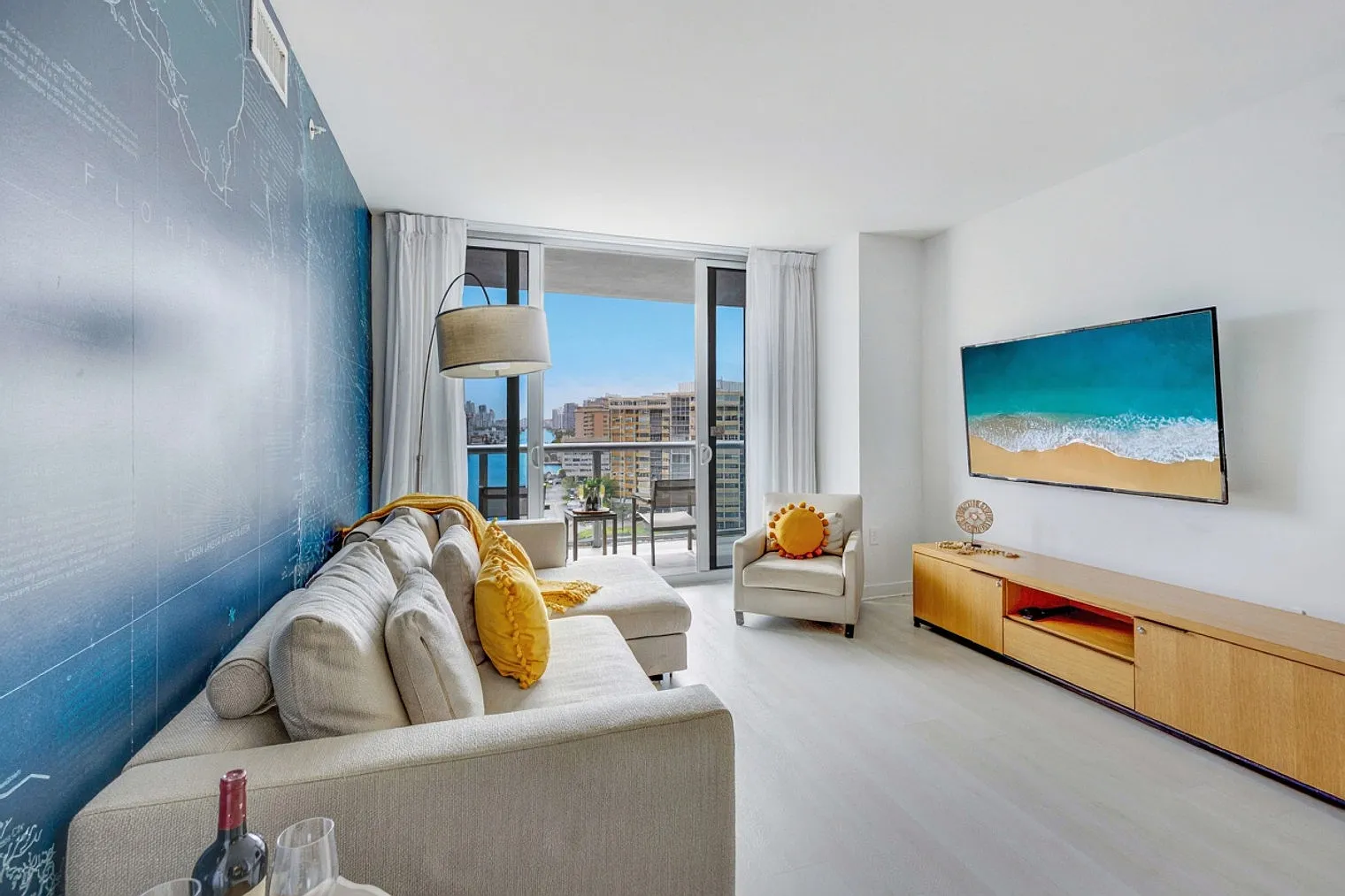 1 bed, 1.0 bath, 699 sqft, $2,419 — Photo 1