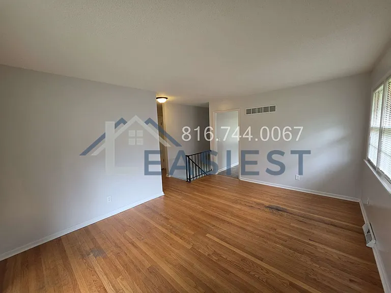 1005 NW Range St — Photo 2