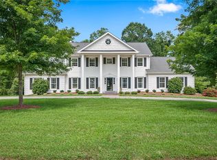 2 Canterbury Pl, Lexington, NC 27292