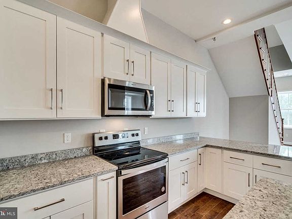 5th image of 923 King St
