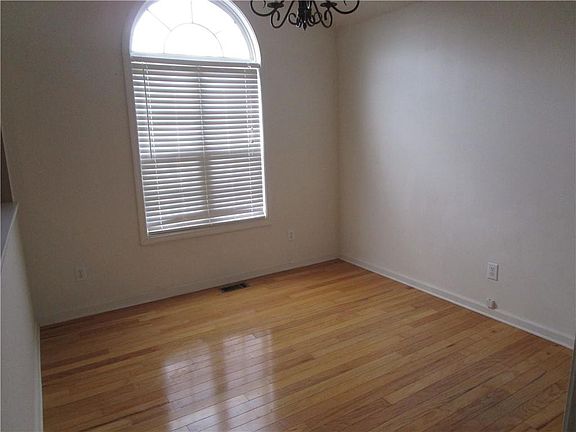 4th image of 65 Greenwood Park Way