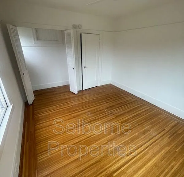 1424 E 20th St — Photo 36
