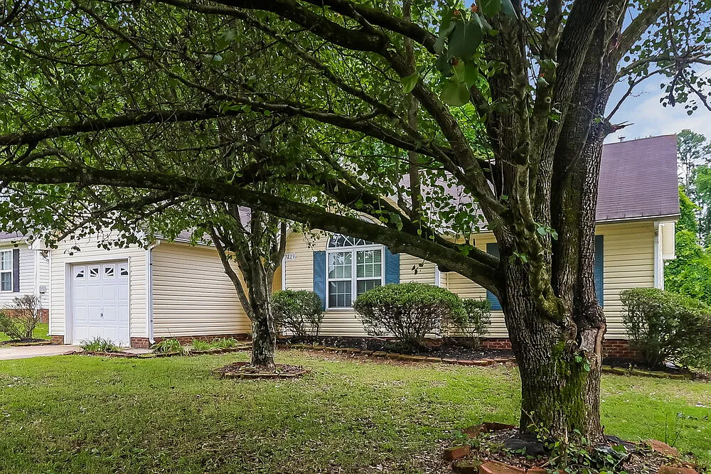 3 bed, 2.0 bath, 1202 sqft, $1,800 — Photo 3