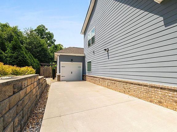 5th image of 6 Pine Knott Dr