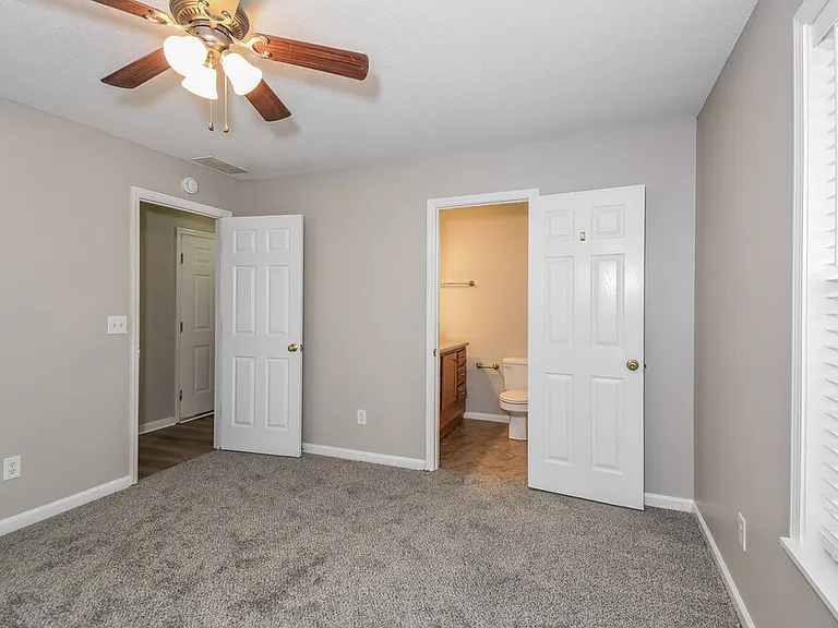 2740 Lakeside Trl — Photo 10
